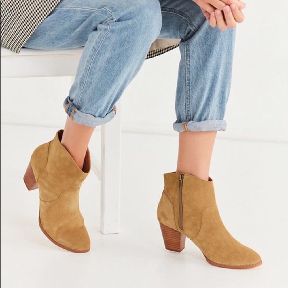 EUC REAL SUEDE UO HEEL BOOTIES